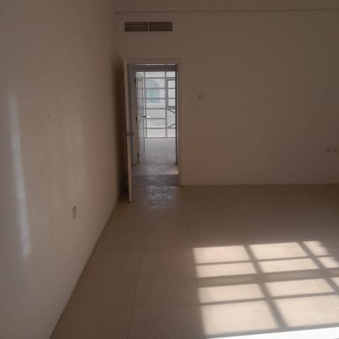 #للايجار فيلا سكنيه في منطقه الزنج قريب من اسواق الجزيره  الفيلا  4