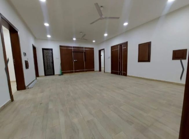 #للايجارفي منطقه عالي شقه 4 غرفه نوم قريب من شارع الدوريات الشقه  2