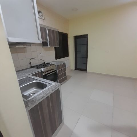 One-bedroom apartment with living room and electricity included f 4