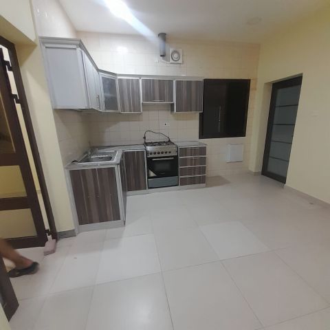 One-bedroom apartment with living room and electricity included f 5