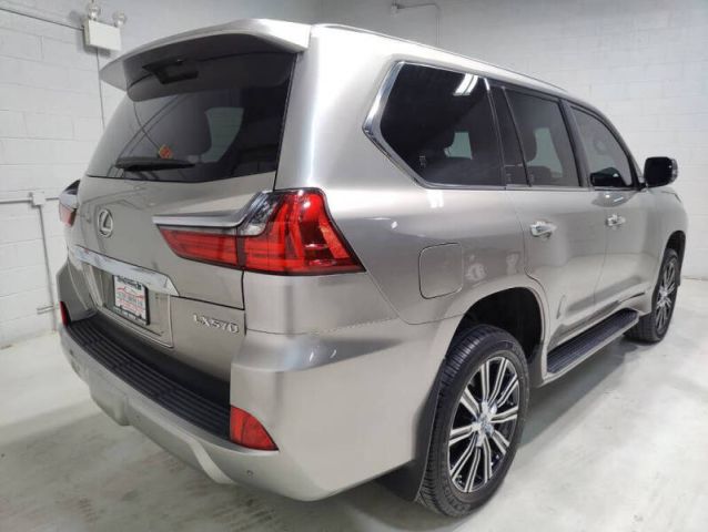 Selling used 2020 Lexus LX 570 Jeep Full Options 3