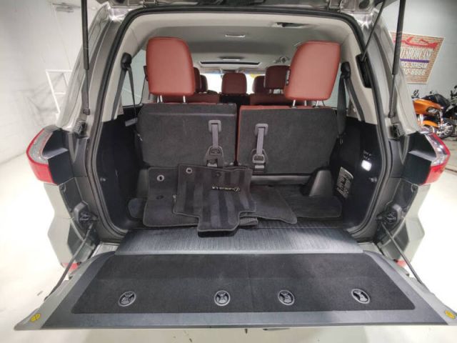 Selling used 2020 Lexus LX 570 Jeep Full Options 5