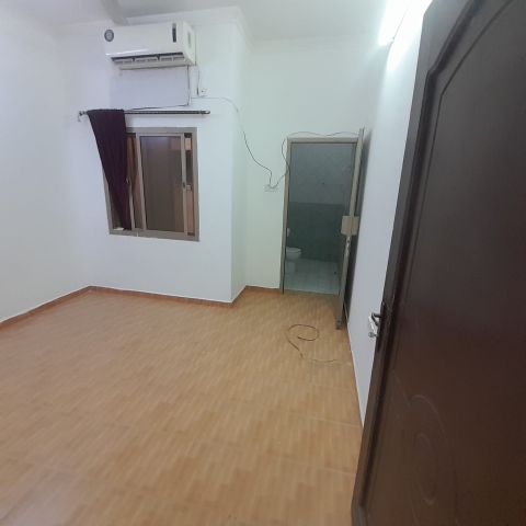 #For Rent: Studio apartment with electricity included in Salmaniy