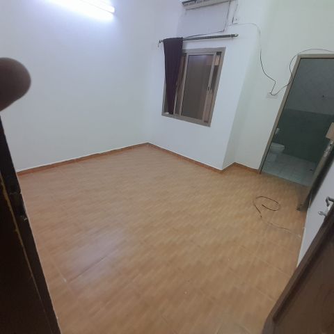 #For Rent: Studio apartment with electricity included in Salmaniy 4