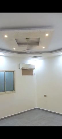  Semifurnished f;lat for rent at Hamad town round abbout 9  4
