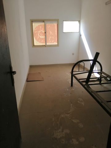4bedrooms flat for rent in salamabad area near mercedes showroom  7