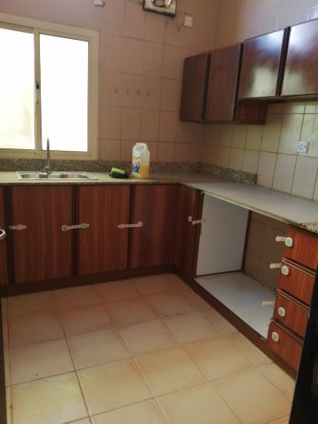 Spacious flat for rent in sanad area ,3bedrooms 5