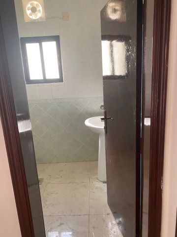 Flat for rent in Zinj Area near to aljazeera cold store   5