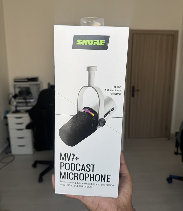  MV7+ microphone