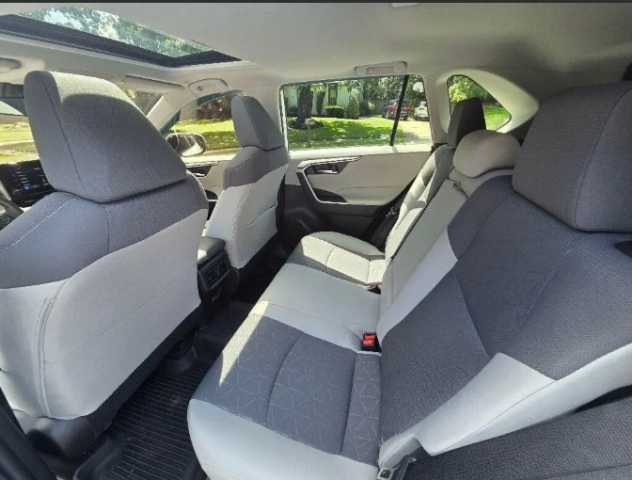 2025 Toyota RAV4 XLE Full Option Gulf Model 2