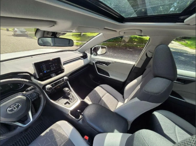 2025 Toyota RAV4 XLE Full Option Gulf Model 3