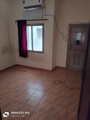 Semi furinshed flat for rent at Segaya near salmanyia hospital  