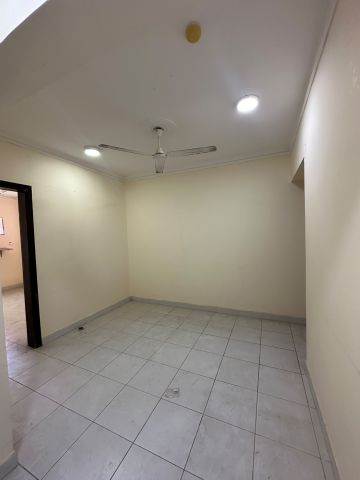Semi furnished flat for rent at Salmanyia near salmanyia hospital 2