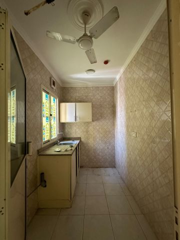 Semi furnished flat for rent at Salmanyia near salmanyia hospital 4