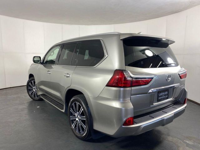 للبيع سيارة لكزس LX 570 موديل 2021 مستعملة، كاملة المواصفات (فل أ 2