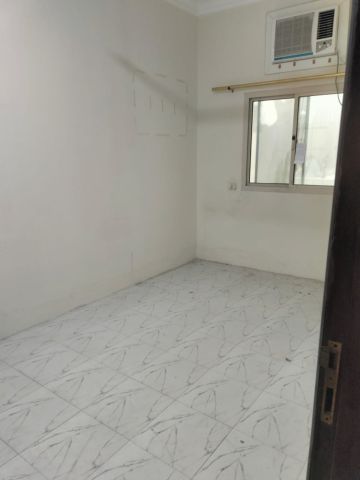 #Studios for rent in the Ras Rumman area, near Al-Qasr Street (el