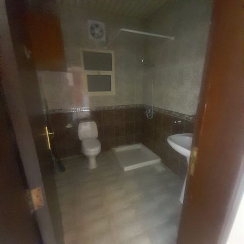 #Apartment for rent: 3-bedroom unit (electricity included) locate 3