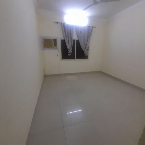 #Apartment for rent: 3-bedroom unit (electricity included) locate 4