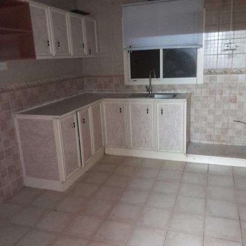 #Apartment for rent: 3-bedroom unit (electricity included) locate 9